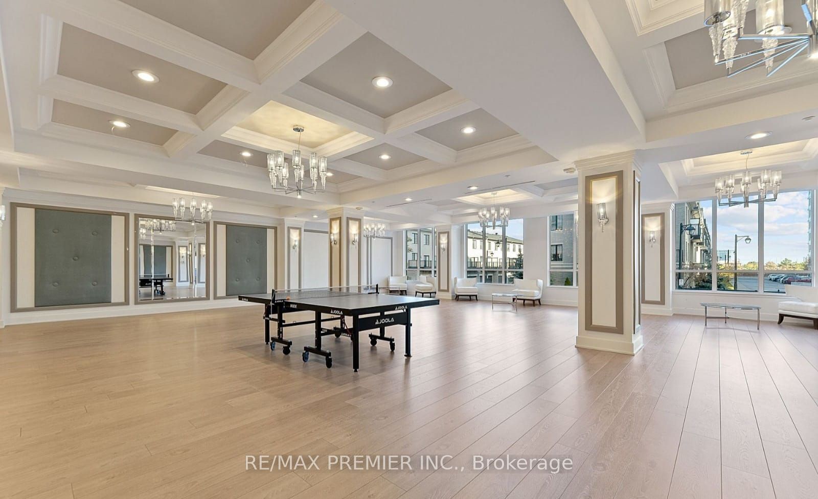 372 Highway 7 N/A E 318