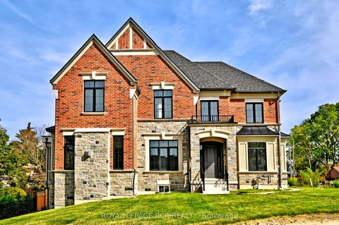 10 William Heath Court Aurora ON L4G 3V4