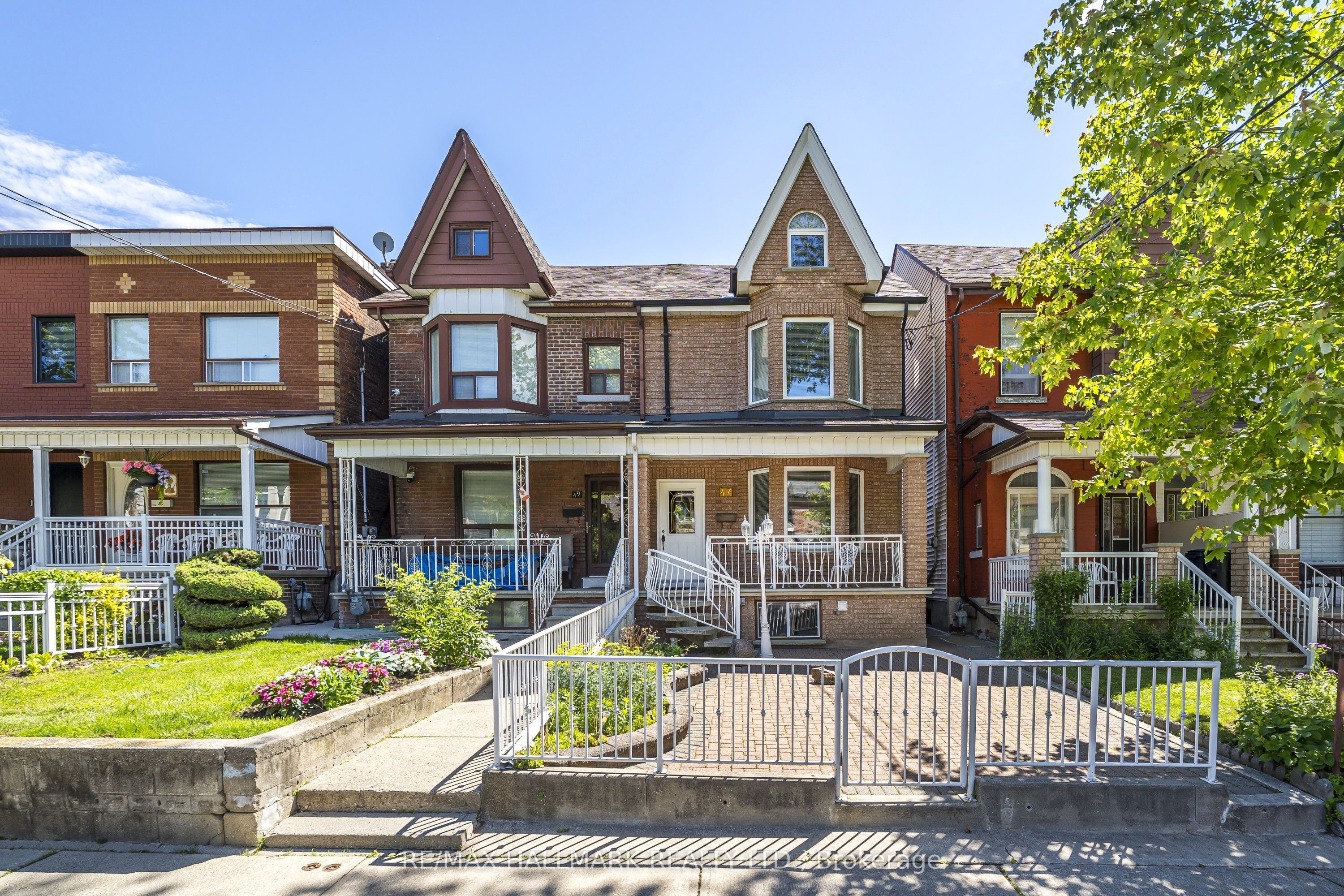 Photo 1 of 41 — 47 Montrose Avenue, Toronto, ON M6J 2T6