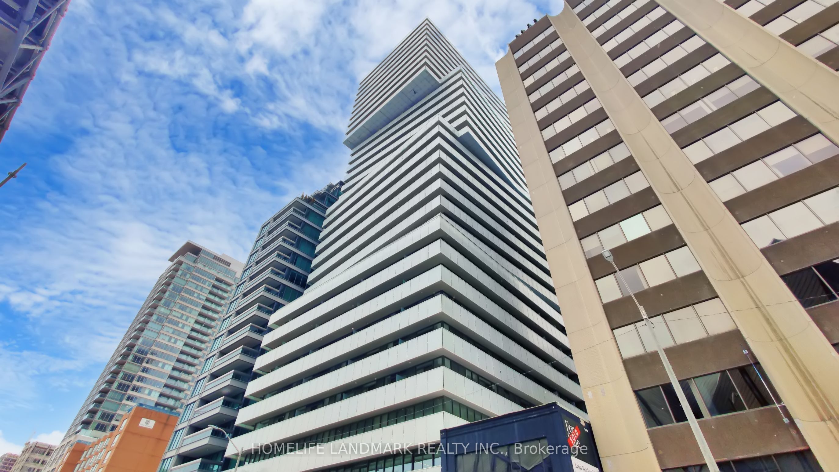 200 Bloor Street W 2305
