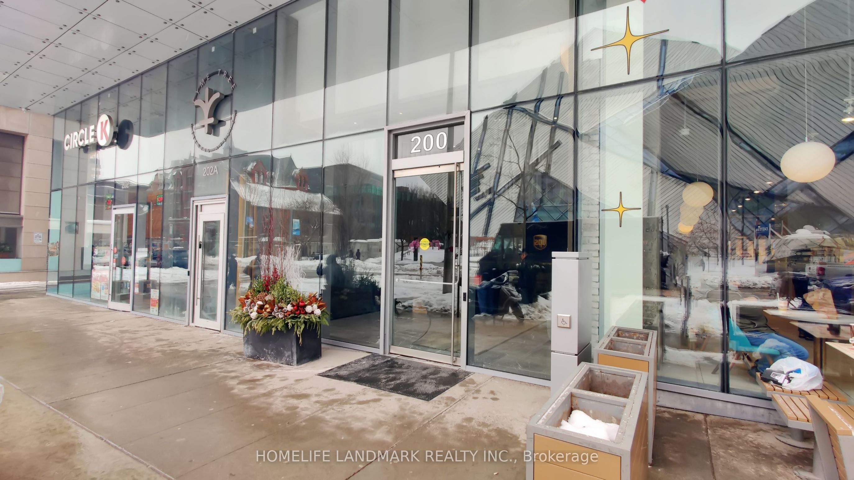 200 Bloor Street W 2305