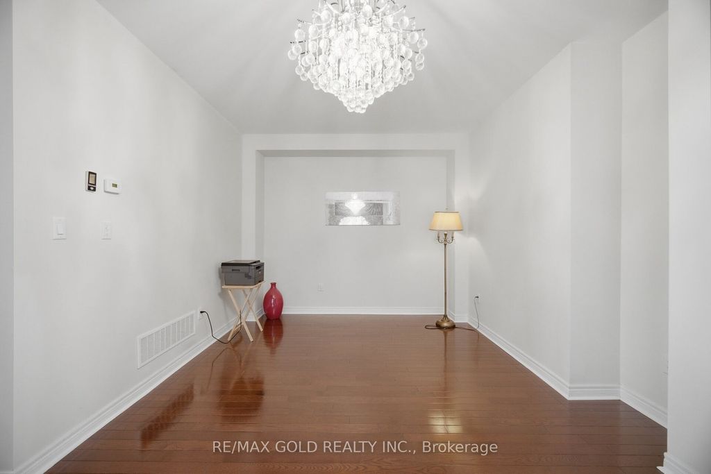 Photo of 15 Perdita Road, Brampton, ON L6Y 6B1 (MLS # W13052958)