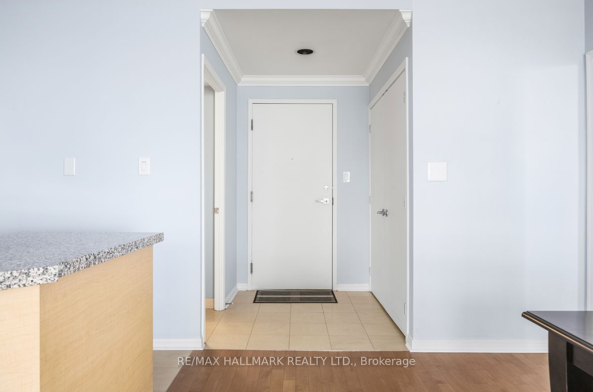 228 Queens Quay W 2707