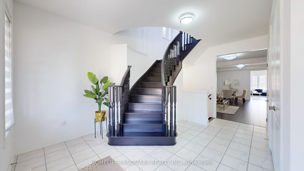 Photo of 62 Frank Kelly Drive, East Gwillimbury, ON L9N 0V2 (MLS # N12931542)