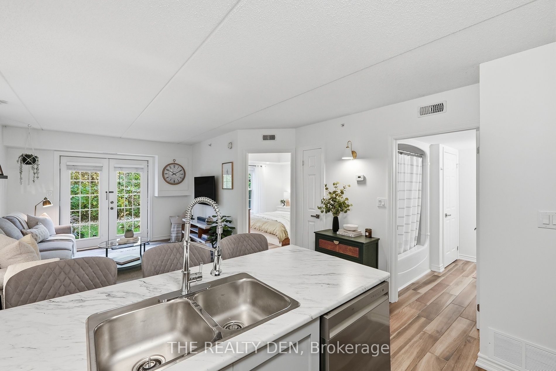 2085 Appleby Line 103