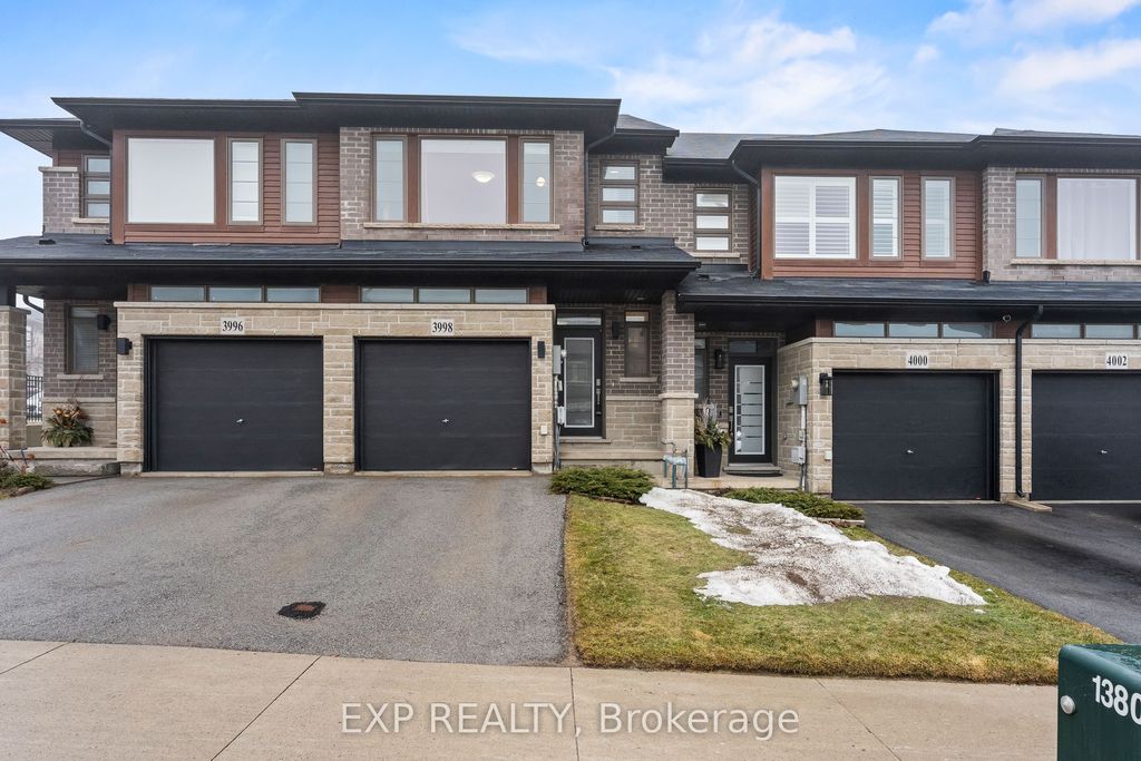 Photo of 3998 Crown Street, Lincoln, ON L3J 0S6 (MLS # X12860292)