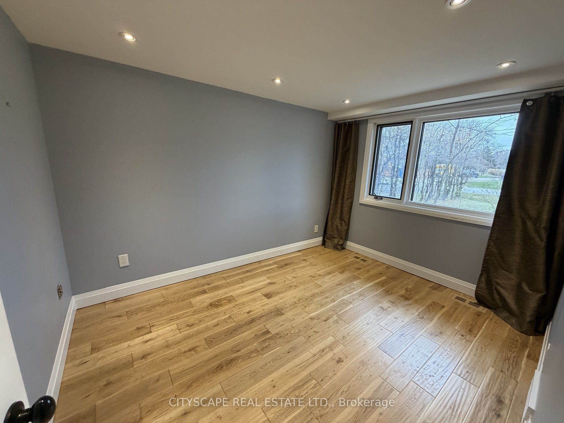 623 Trafford Crescent