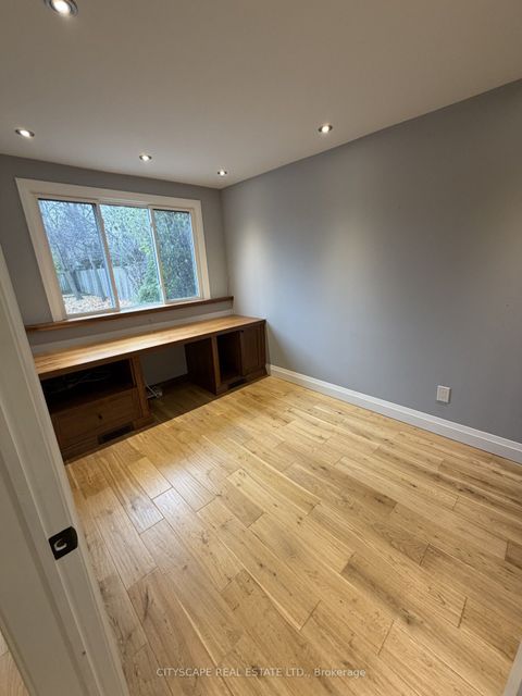 623 Trafford Crescent Oakville ON L6L 3T4