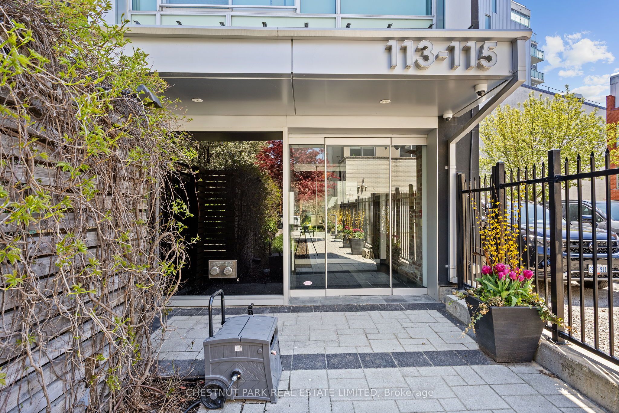113 Dupont Street 201