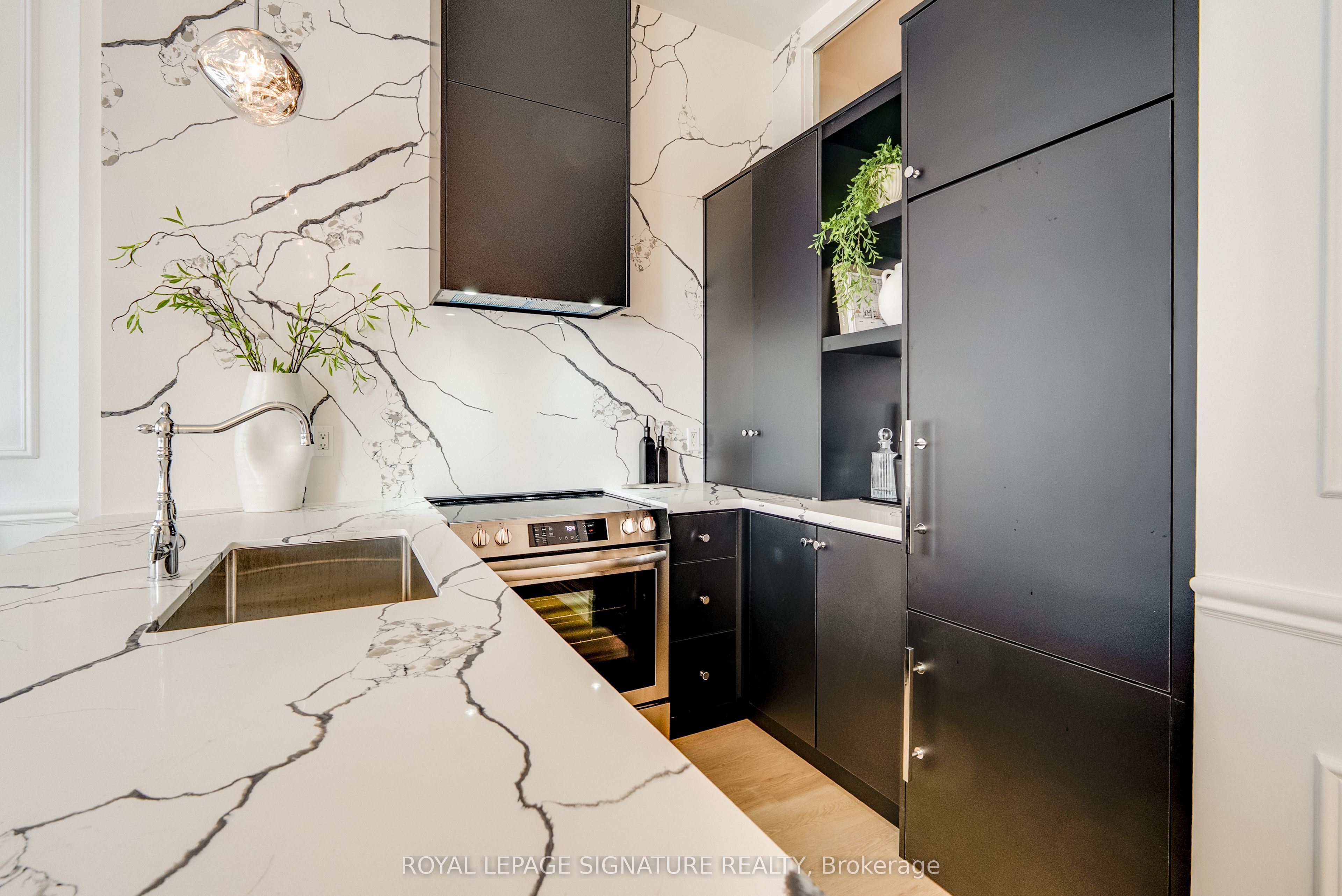 700 King Street W 403