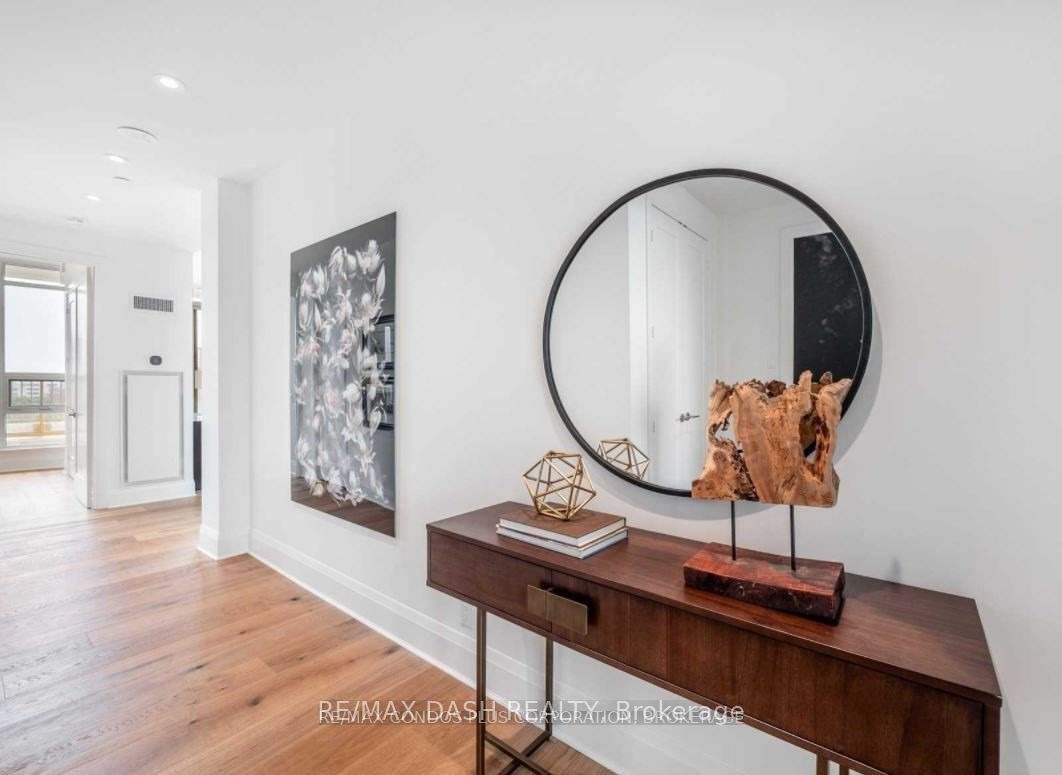 151 Avenue Road 806