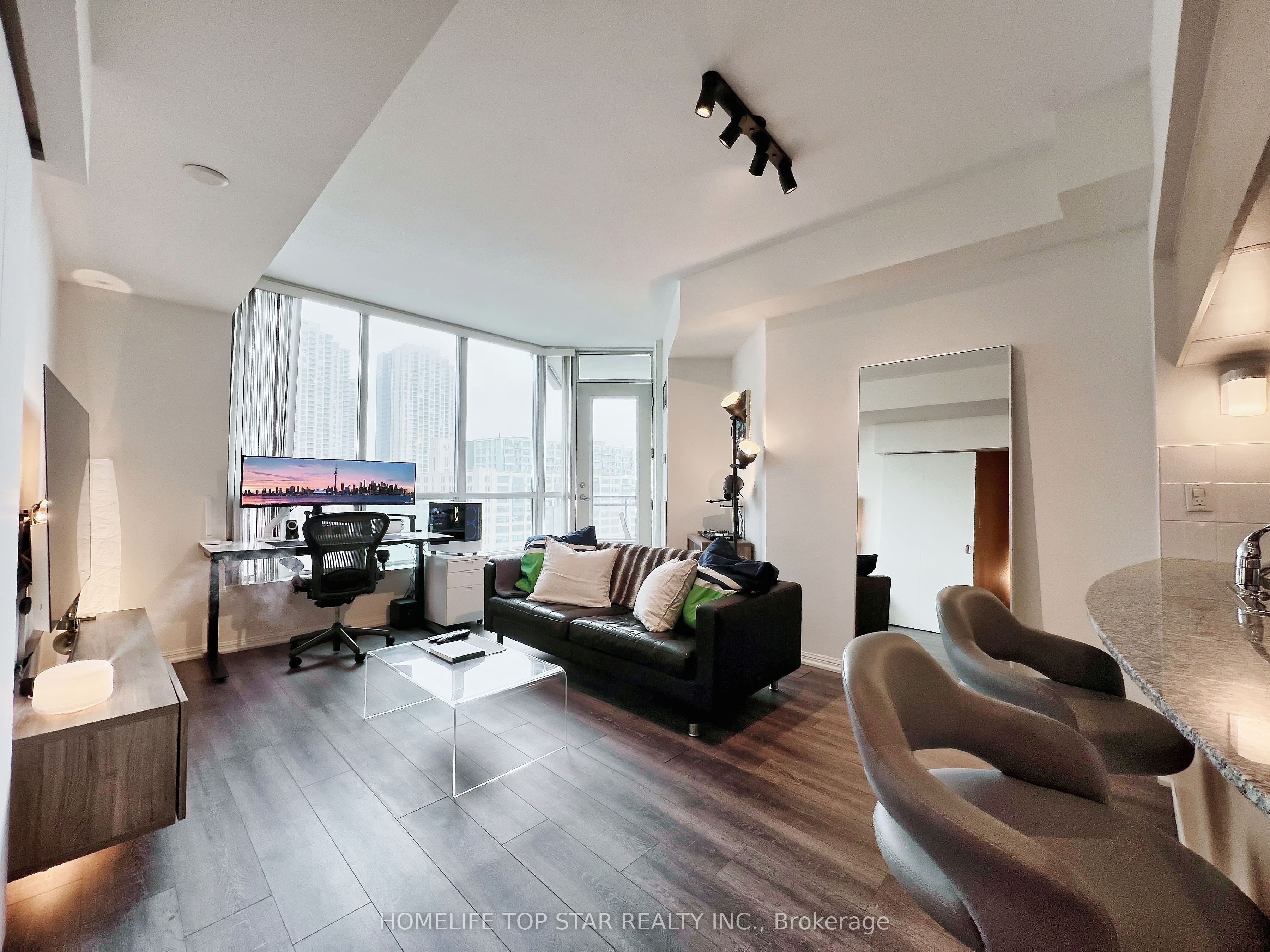 228 Queens Quay W 1006