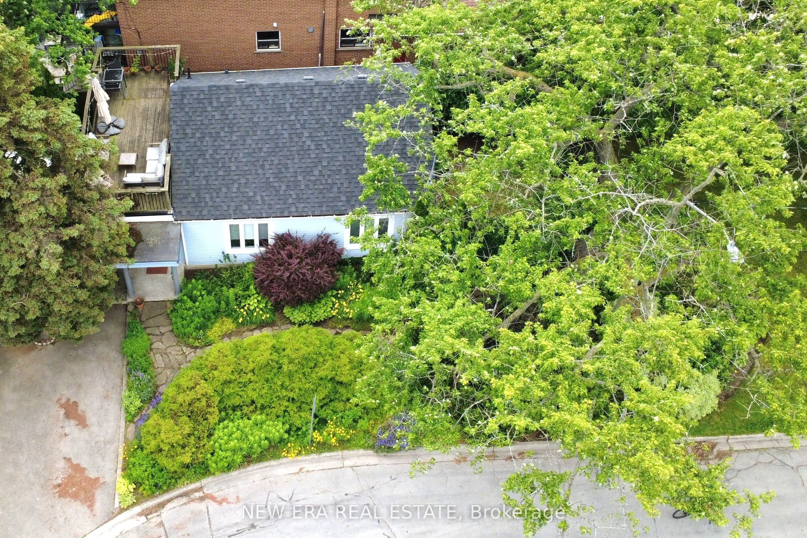 2 Foch Avenue