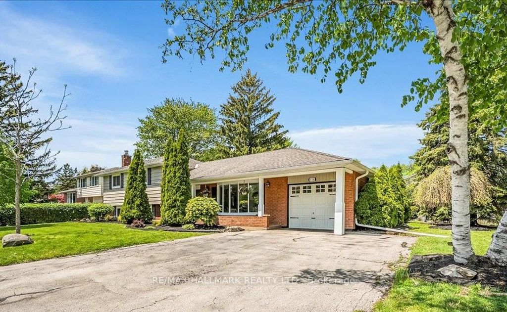Photo of 370 Dunlop Crescent, Burlington, ON L7L 3N7 (MLS # W13153188)