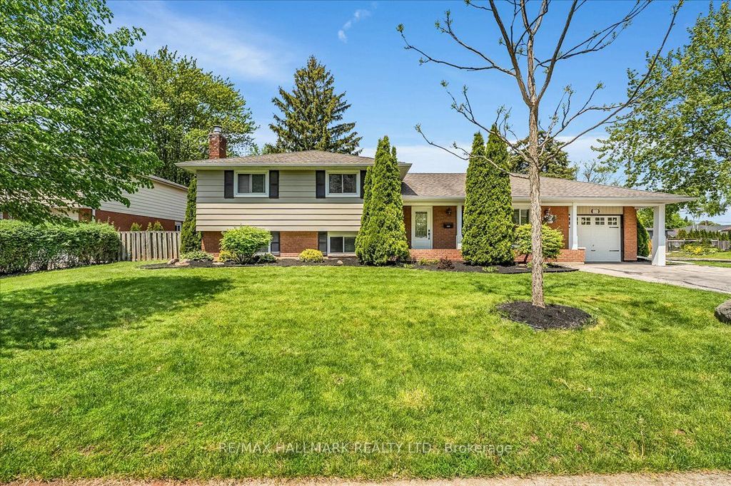 Photo of 370 Dunlop Crescent, Burlington, ON L7L 3N7 (MLS # W13153188)