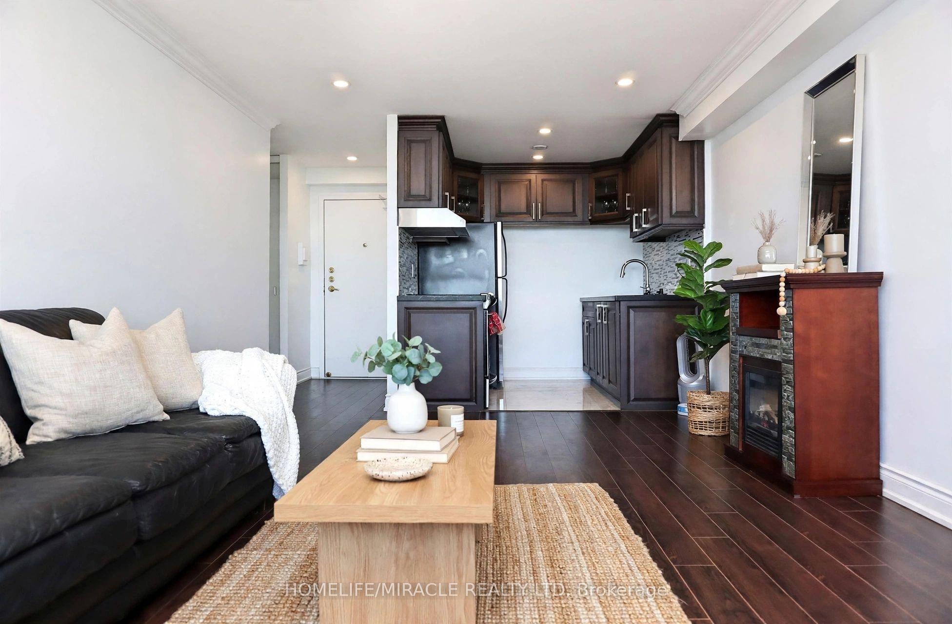 100 Lotherton Pathway 605