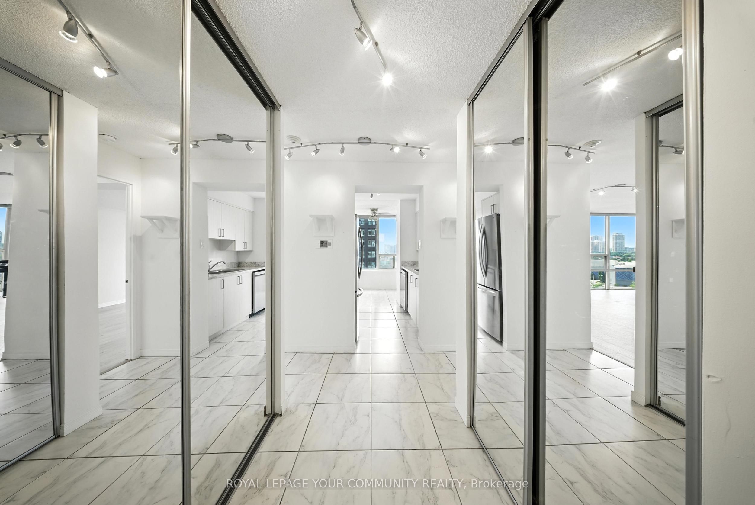 330 Rathburn Road W 1404