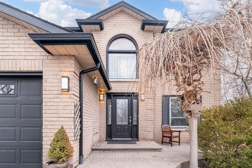Photo of 2197 Oakridge Crescent, Burlington, ON L7M 4C8 (MLS # W12878784)