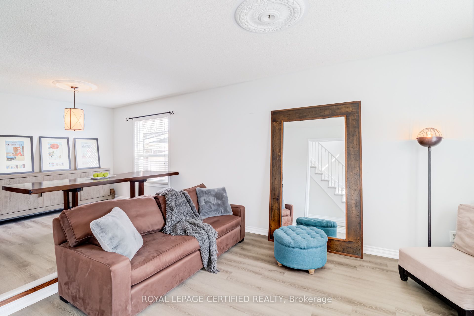 2197 Oakridge Crescent