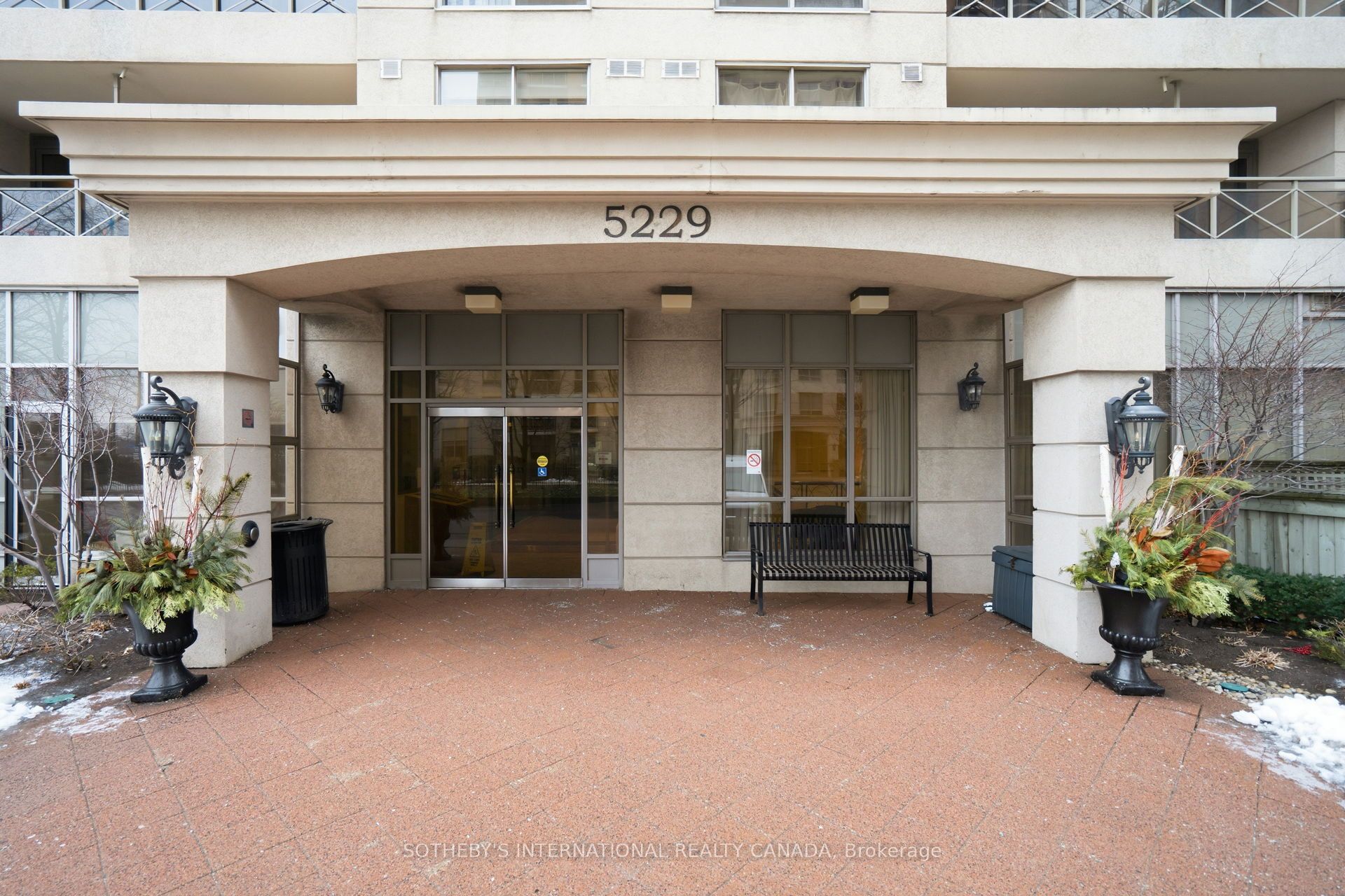 5229 Dundas Street W 1210