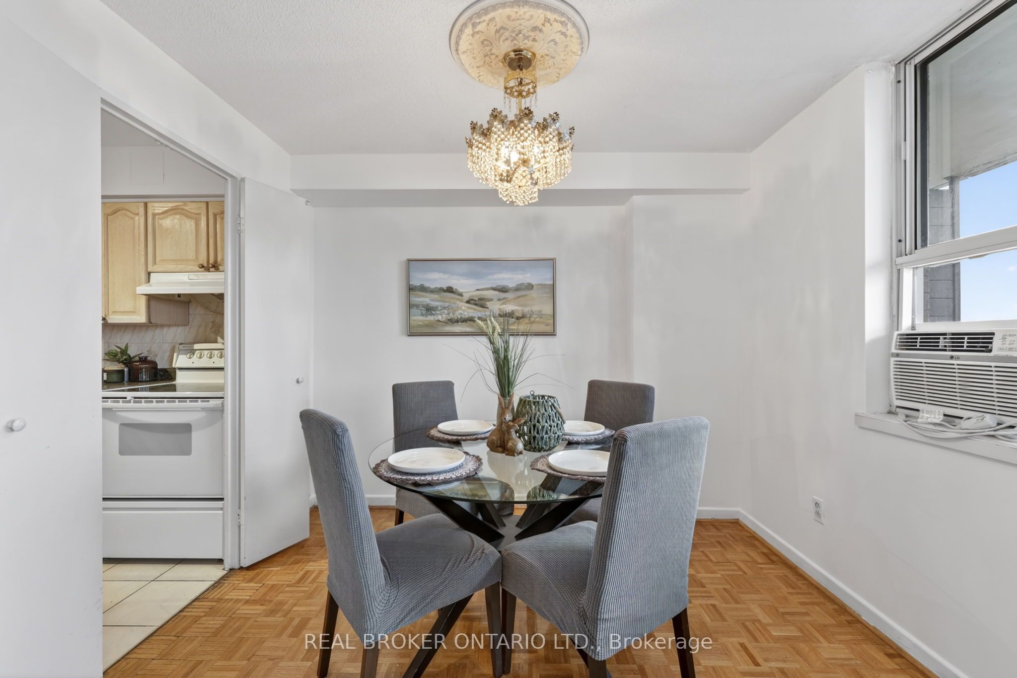 80 Inverlochy Boulevard 901