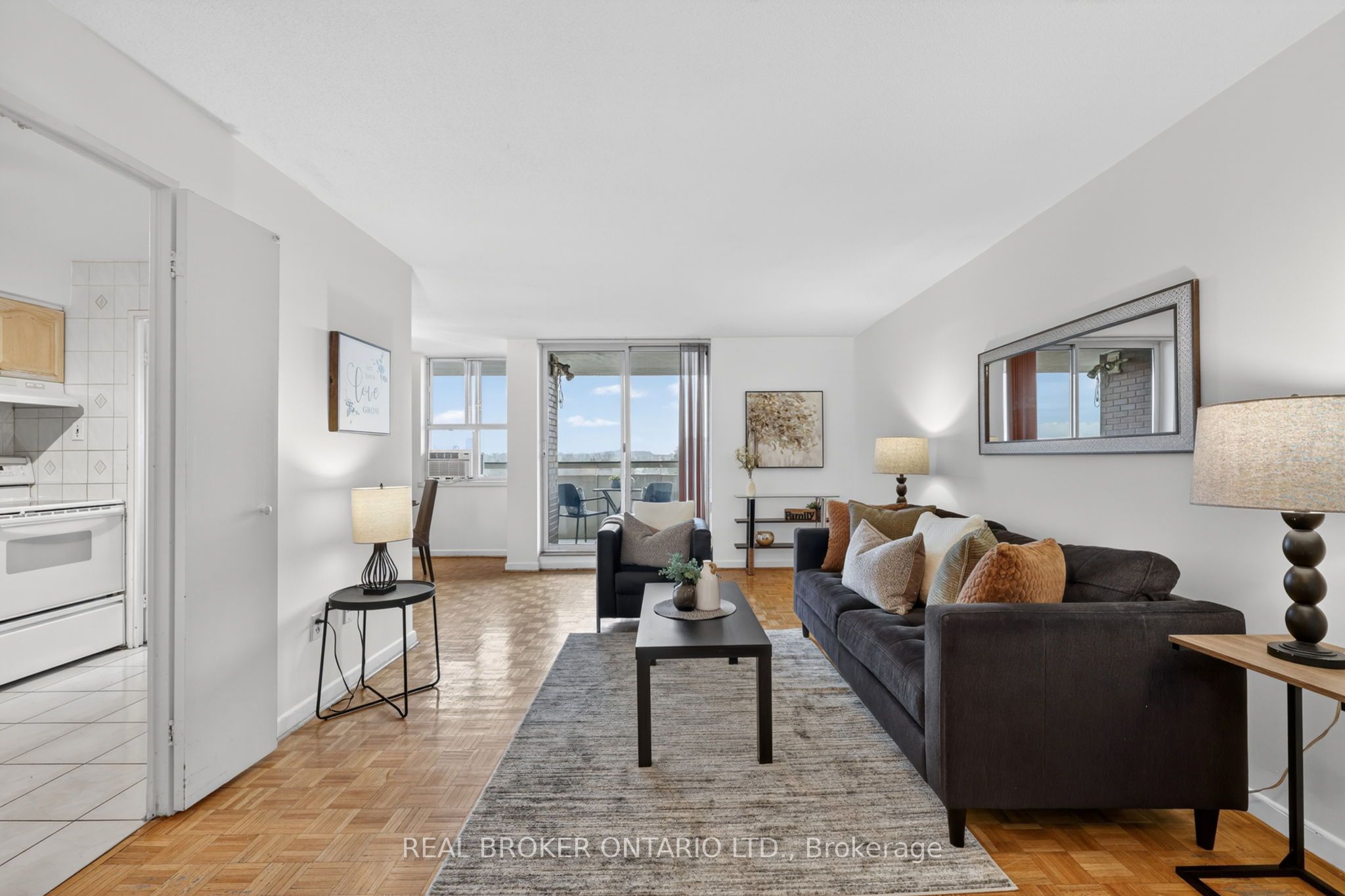 80 Inverlochy Boulevard 901