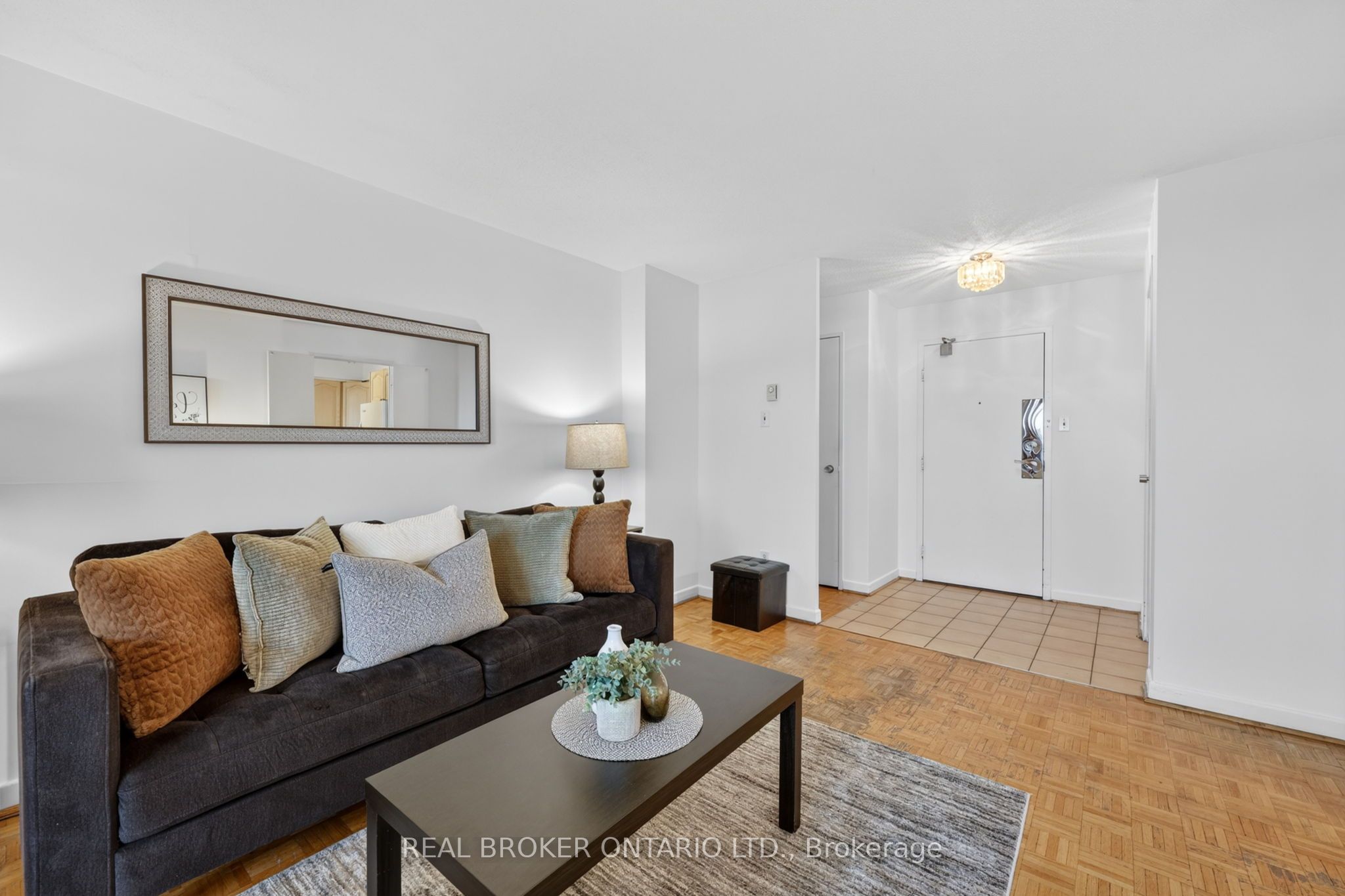 80 Inverlochy Boulevard 901