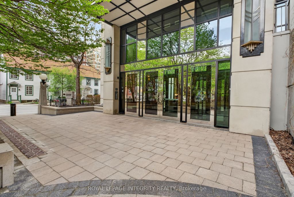 Photo of 235 Kent Street #1612, Ottawa Centre, ON K2P 1Z9 (MLS # X13109090)