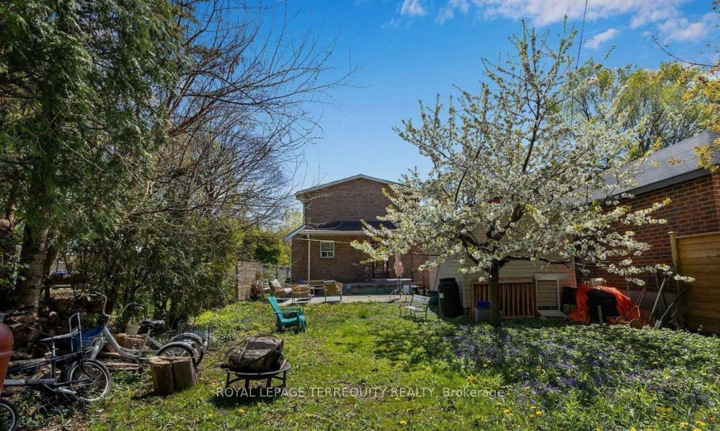 Photo of 1052 Glengrove Avenue, Toronto, ON M6B 2K2 (MLS # W14087172)