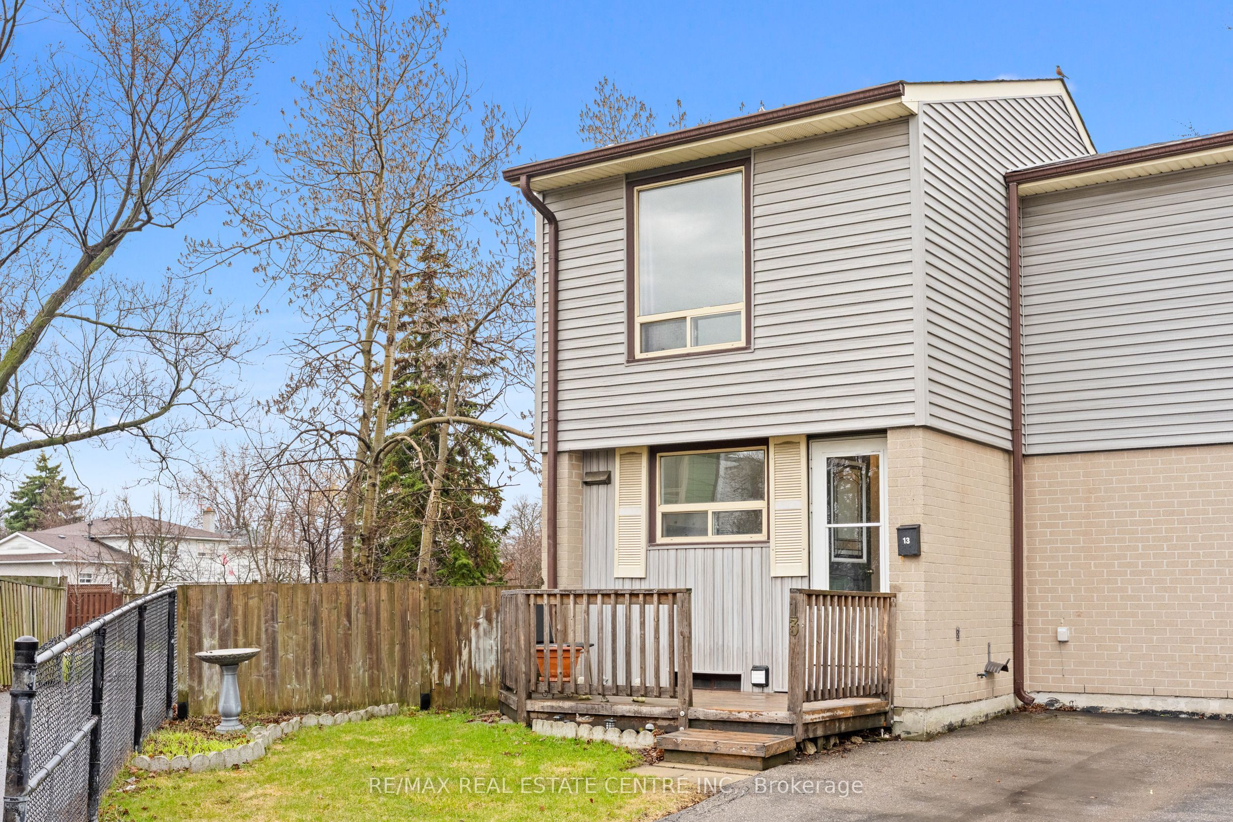 13 Gold Pine Court