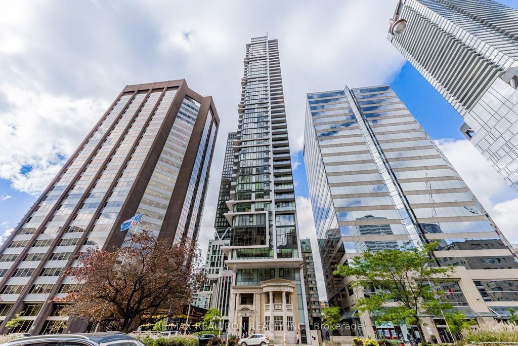 Photo of 426 University Avenue #905, Toronto, ON M5G 1S9 (MLS # C13044186)