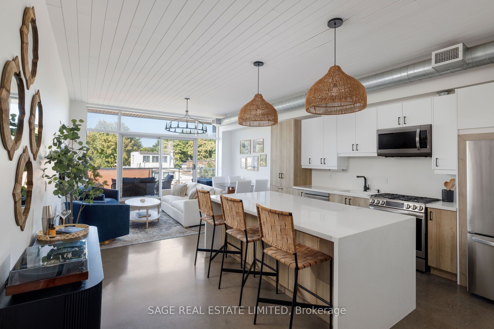 747 Queen Street E 401