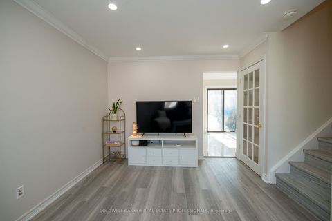 781 Sunnypoint Drive Newmarket ON L3Y 2Z7