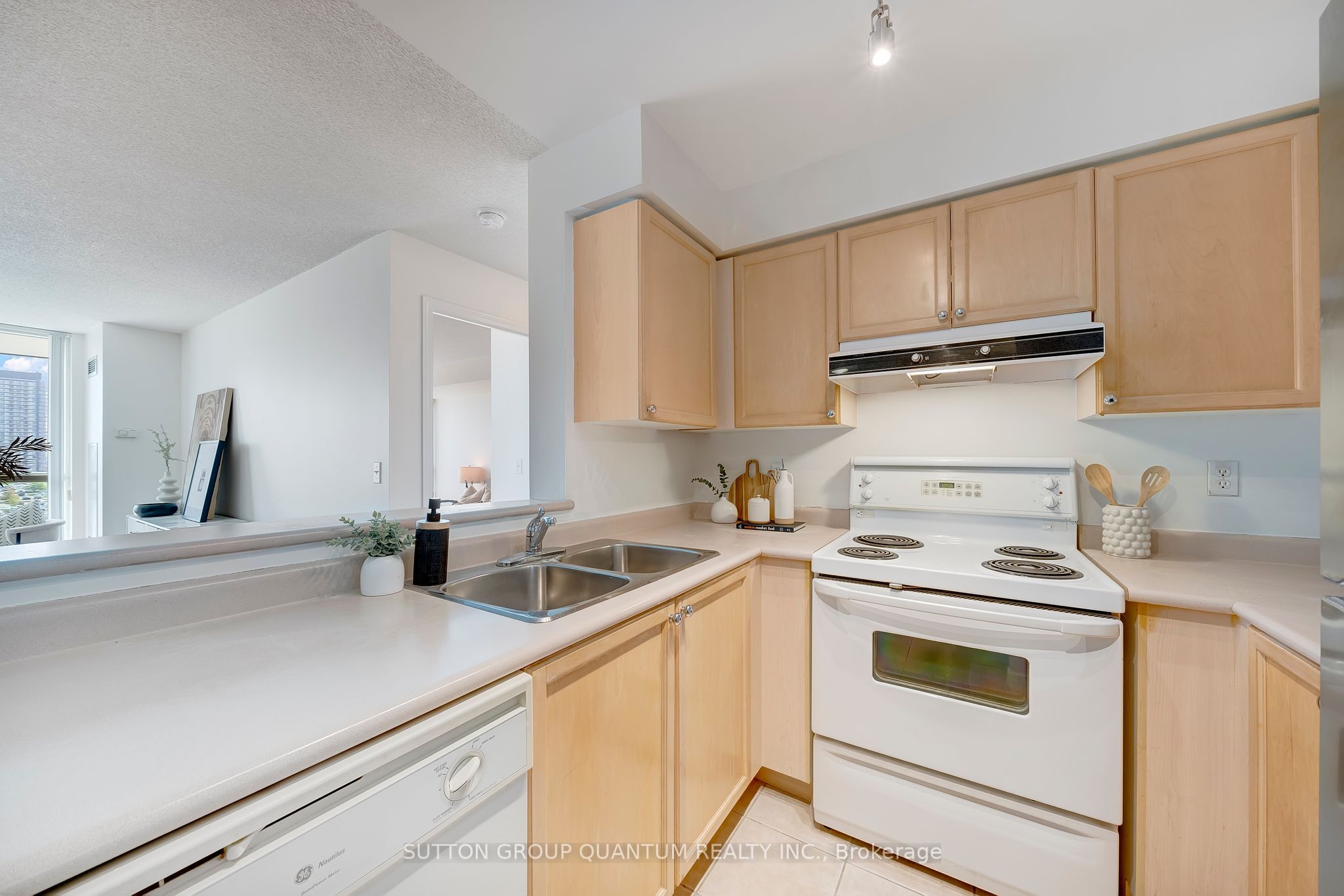 2585 Erin Centre Blvd. Boulevard 703