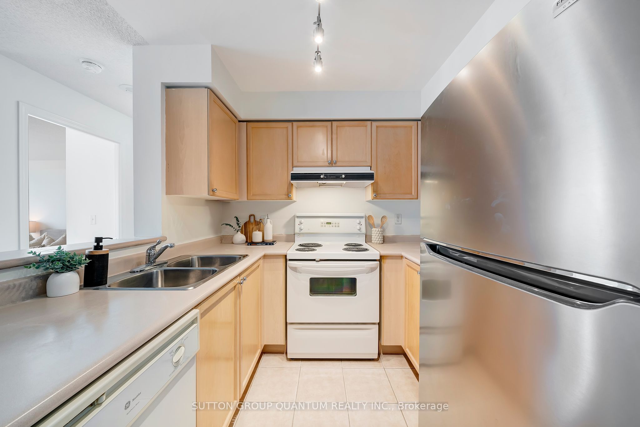 2585 Erin Centre Blvd. Boulevard 703