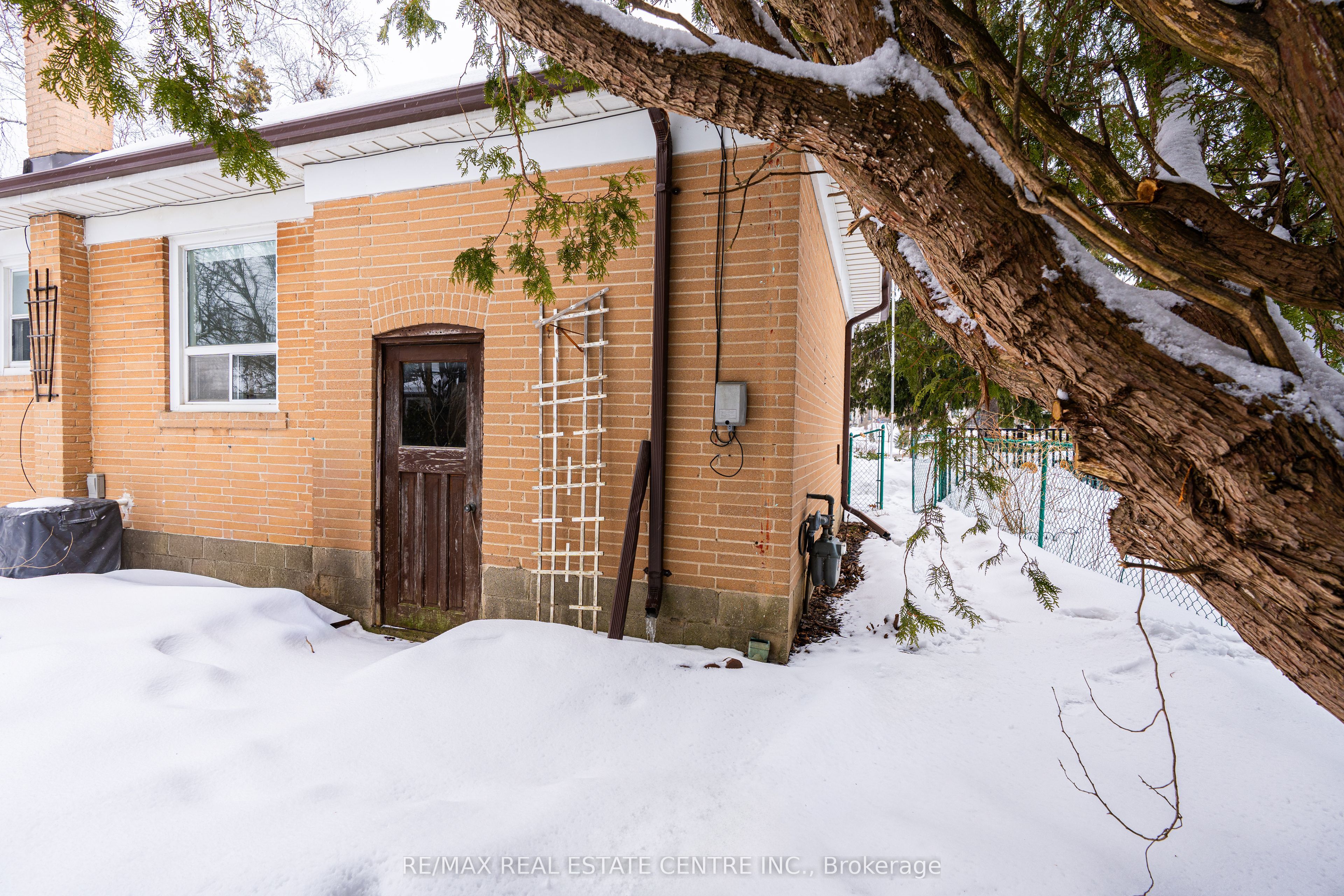 70 Beaverbrook Avenue Apt B (lower)