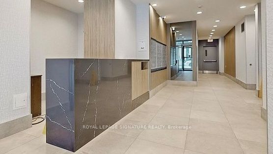 140 Bathurst Street 207