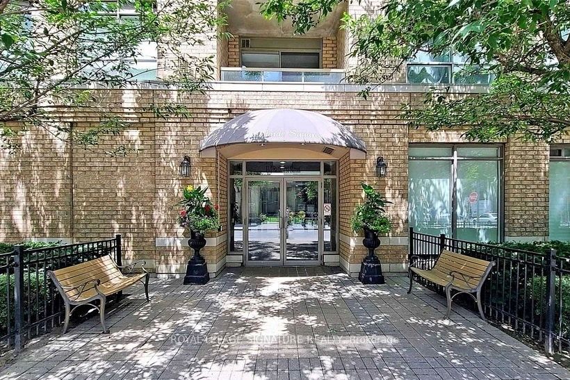 140 Bathurst Street 207