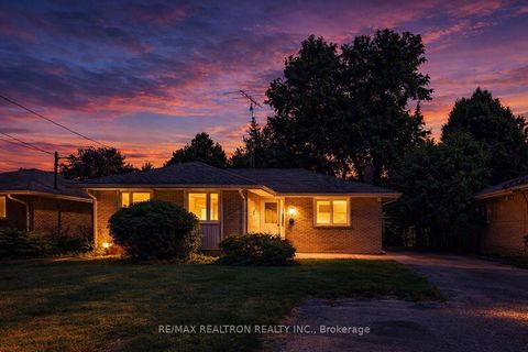 318 Paliser Crescent S Richmond Hill ON L4C 1R8