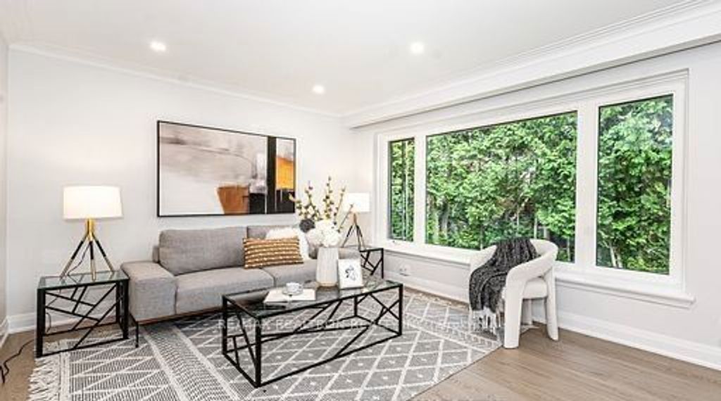 Photo of 318 Paliser Crescent S, Richmond Hill, ON L4C 1R8 (MLS # N12655146)