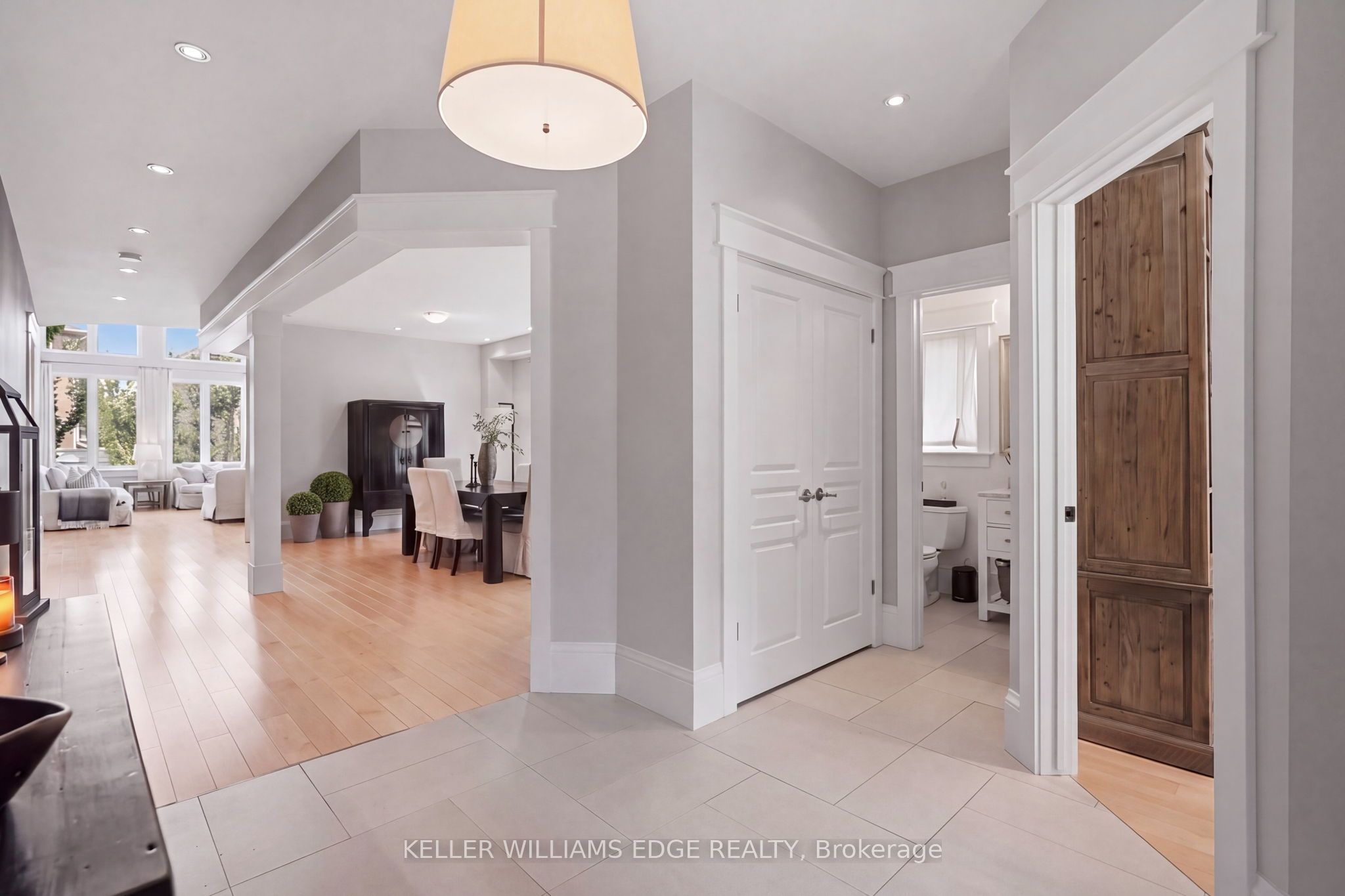 3202 Saltaire Crescent