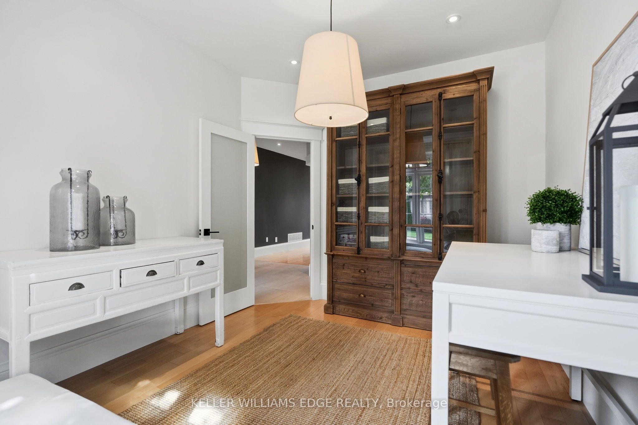 3202 Saltaire Crescent
