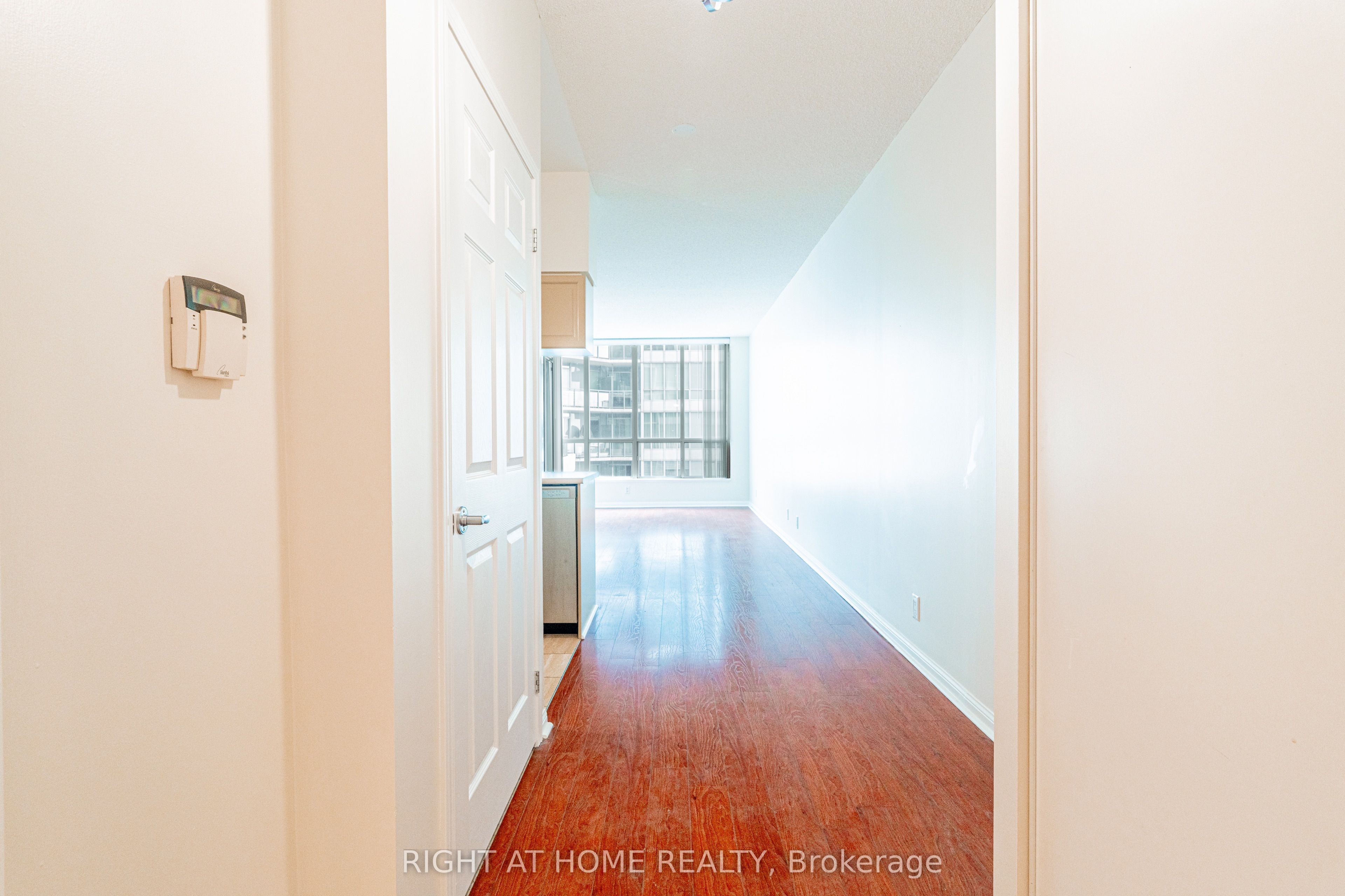 230 Queens Quay W 918