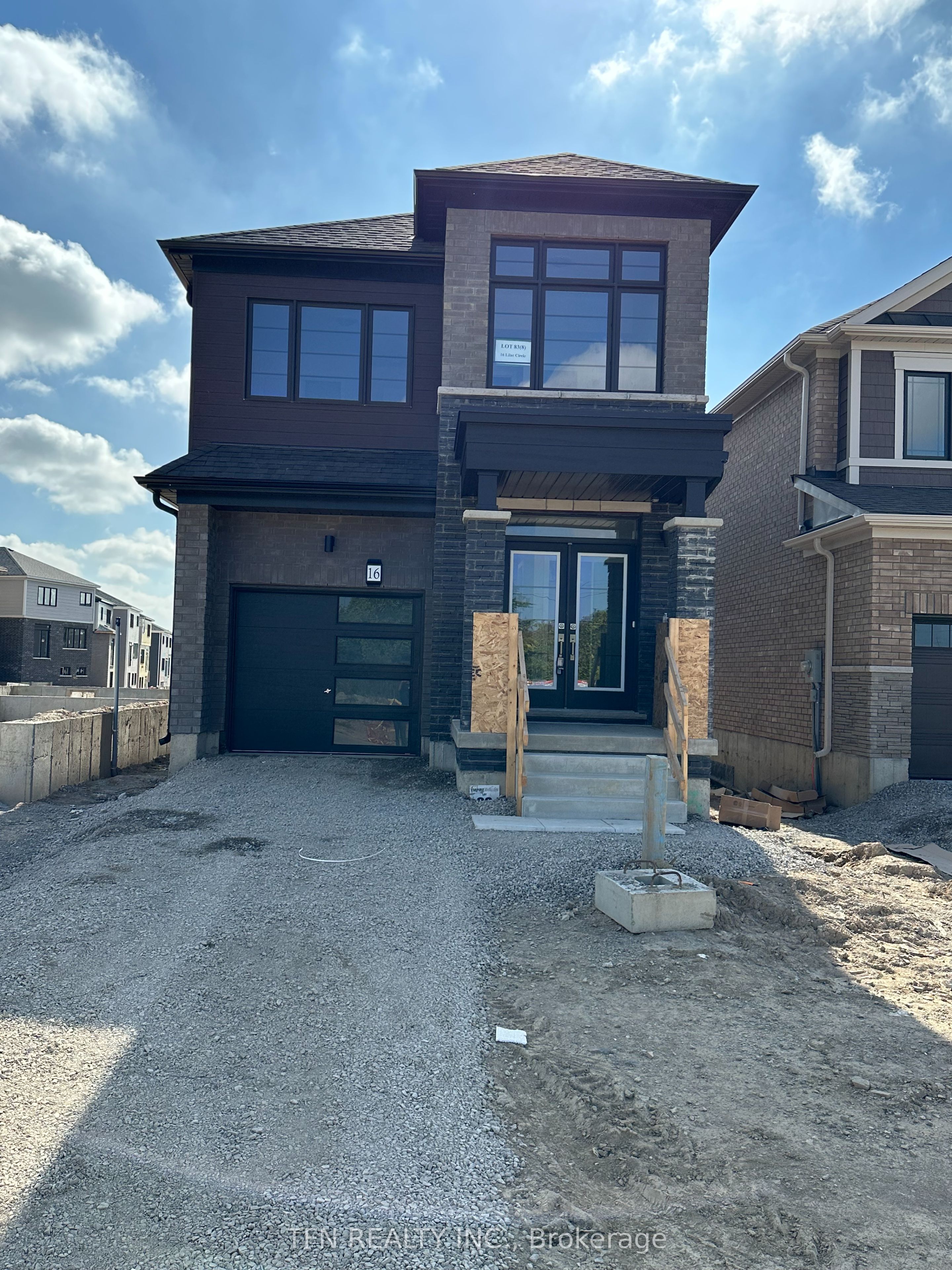 Photo 1 of 22 — 16 Lilac Circle, Haldimand, ON N3W 0H5
