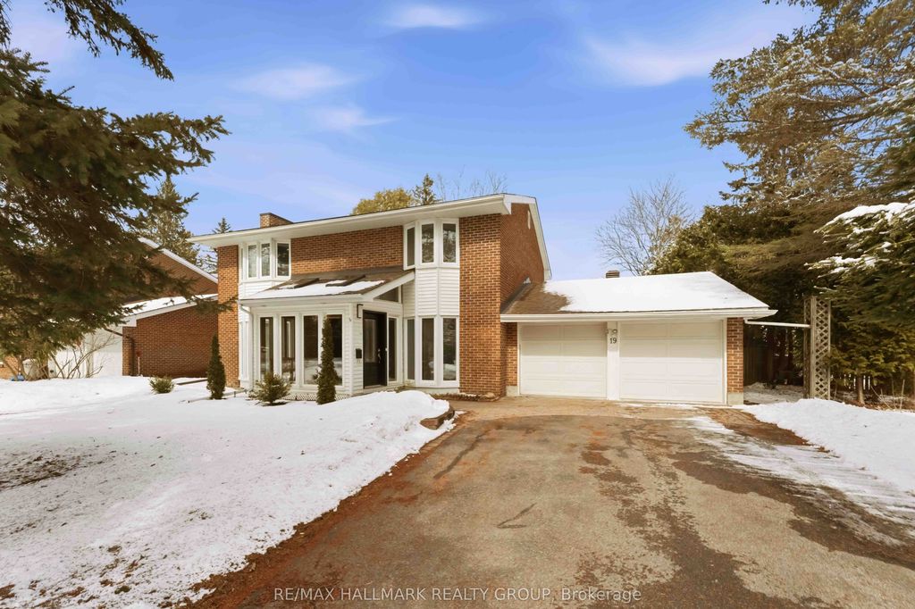 Photo of 19 Kingsford Crescent, Kanata, ON K2K 1T5 (MLS # X12901600)
