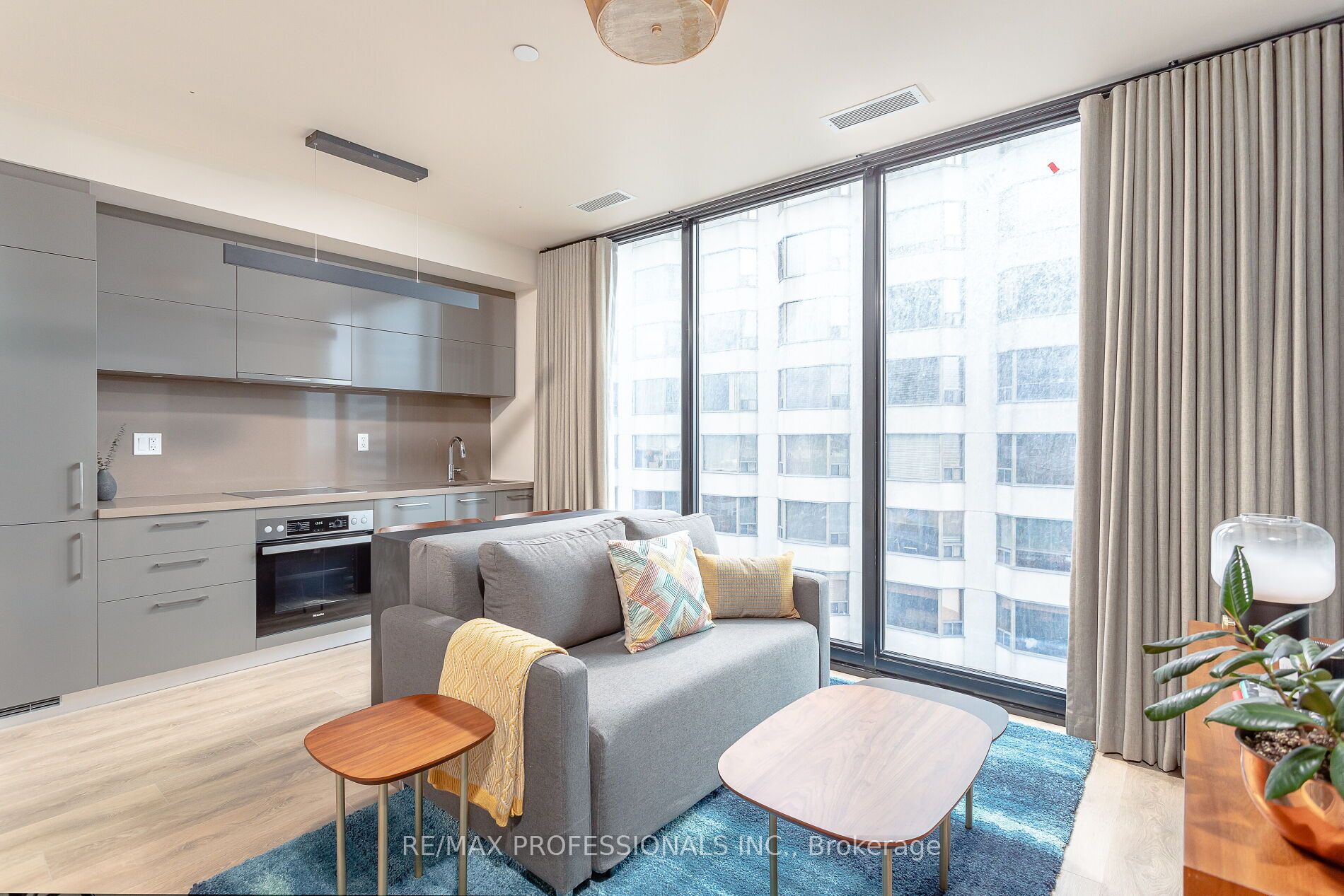 188 Cumberland Street 2507 + Parking #59