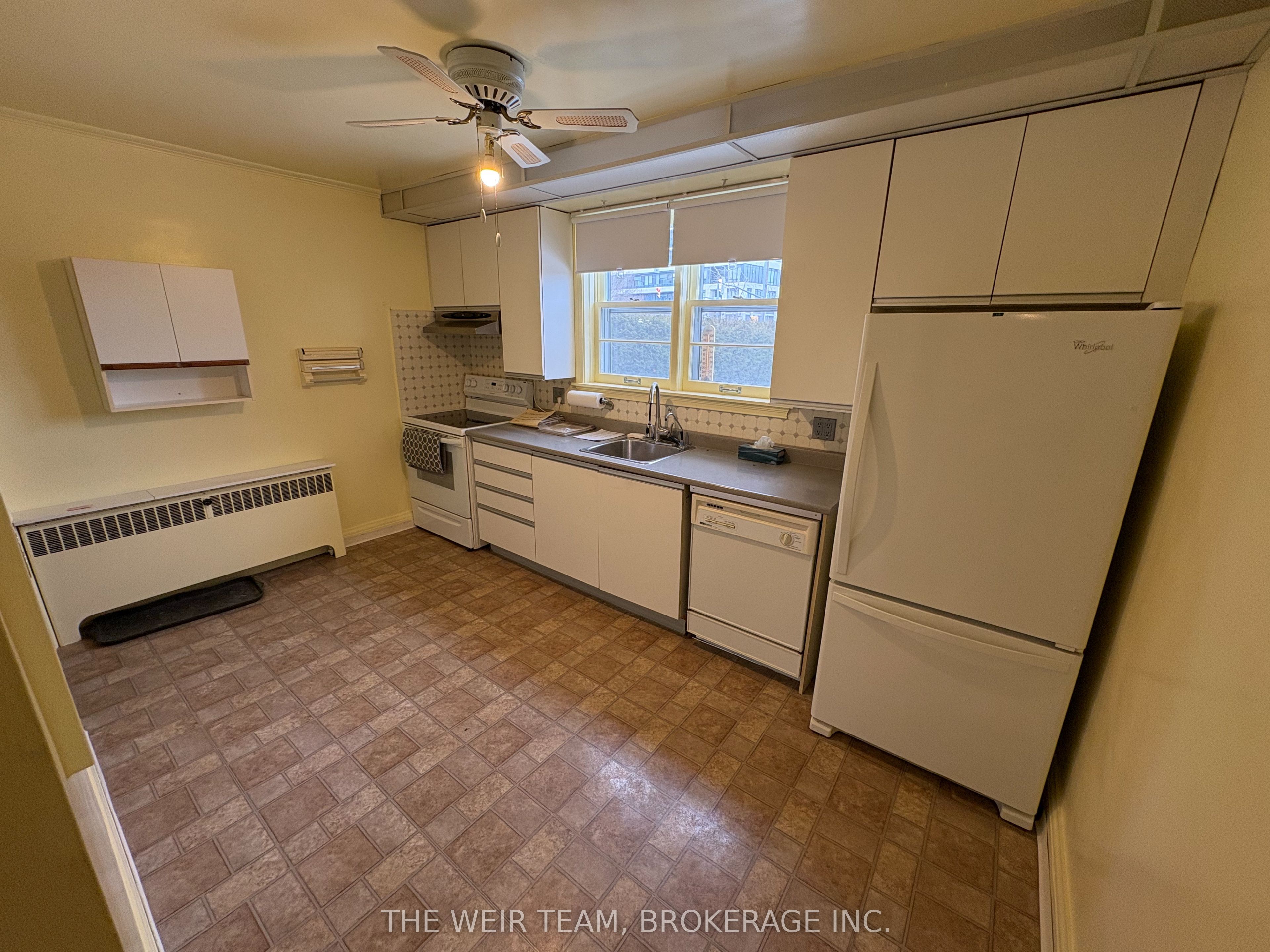 32 Meadowview Avenue