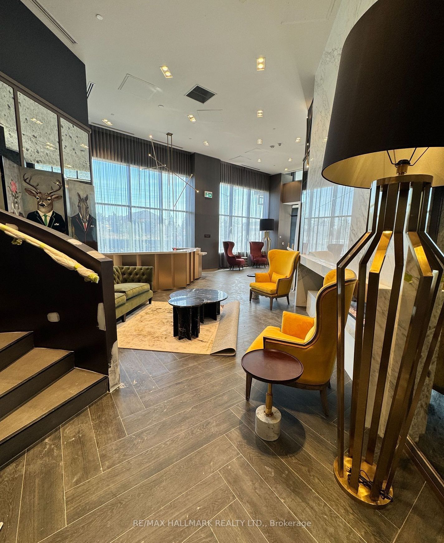 395 Dundas Street 328