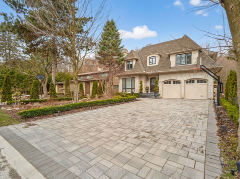 18 Brookfield Road Toronto ON M2P 1A9