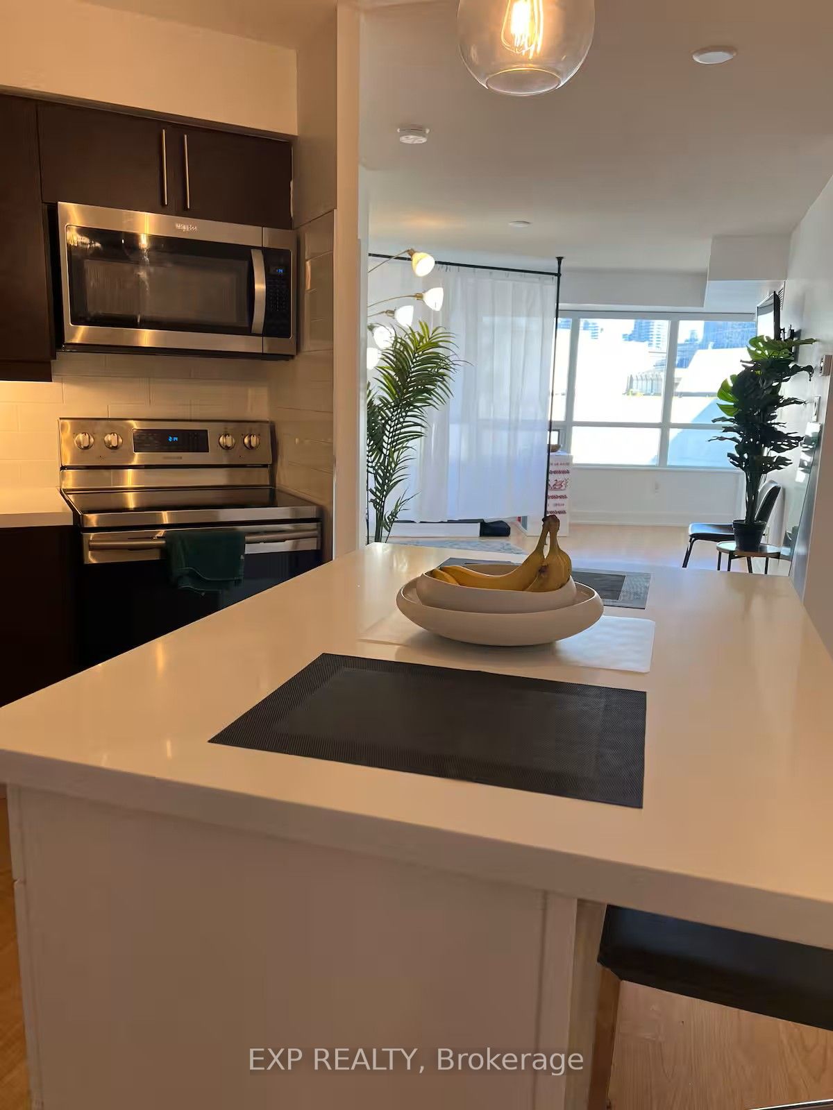 20 Blue Jays Way 814